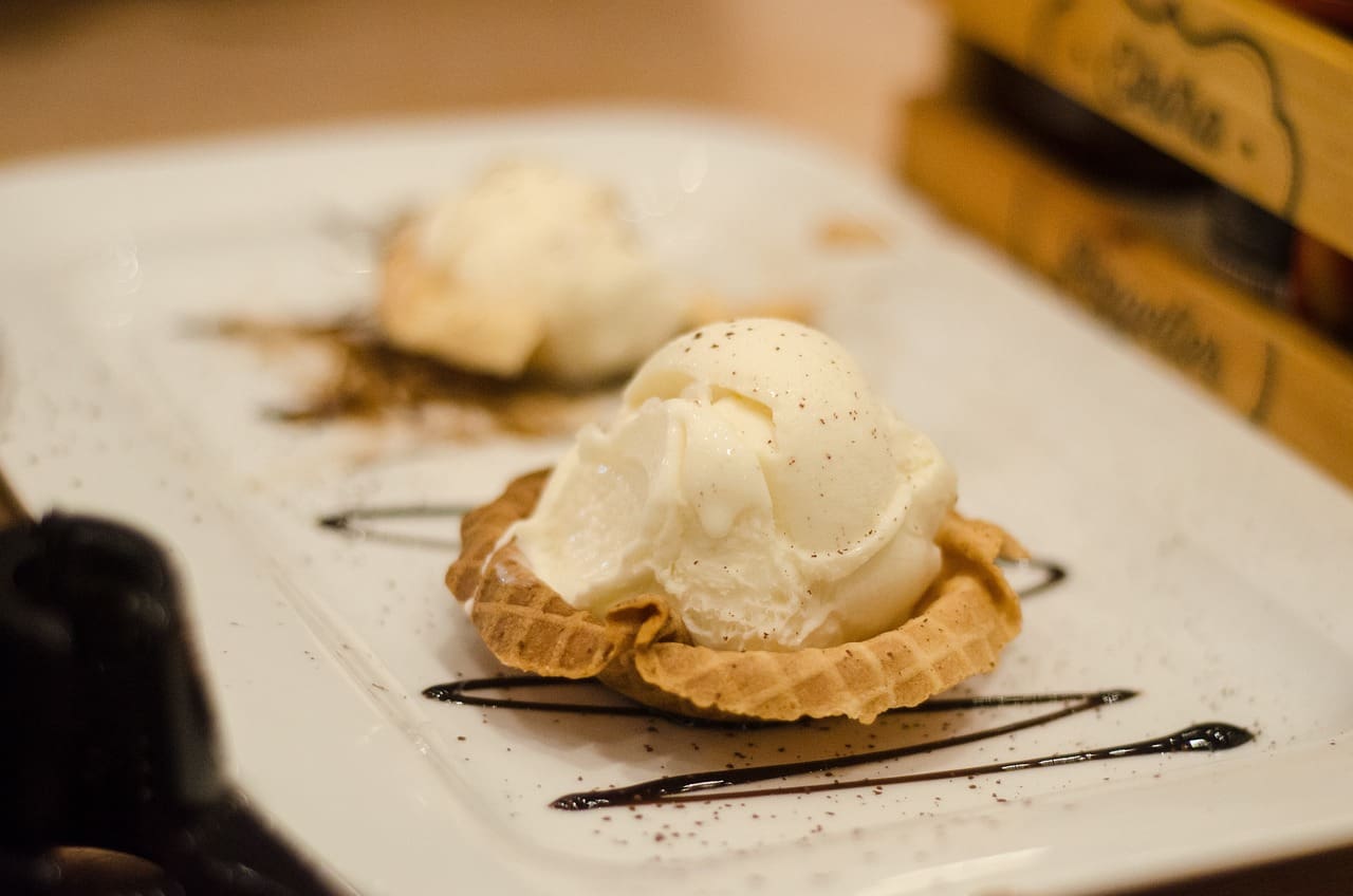 Kerjasama Suplier Es Krim Emberan / Tube untuk Cafe dan Restoran Karawang 1 ice cream cafe